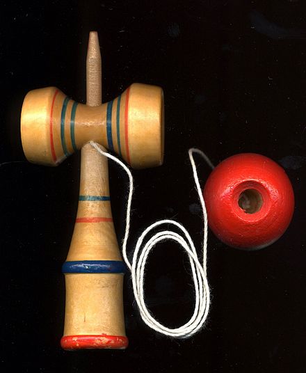 Hölzerner Kendama Fähigkeits Ball Traditionelle japanische hölzerne Spielzeug 